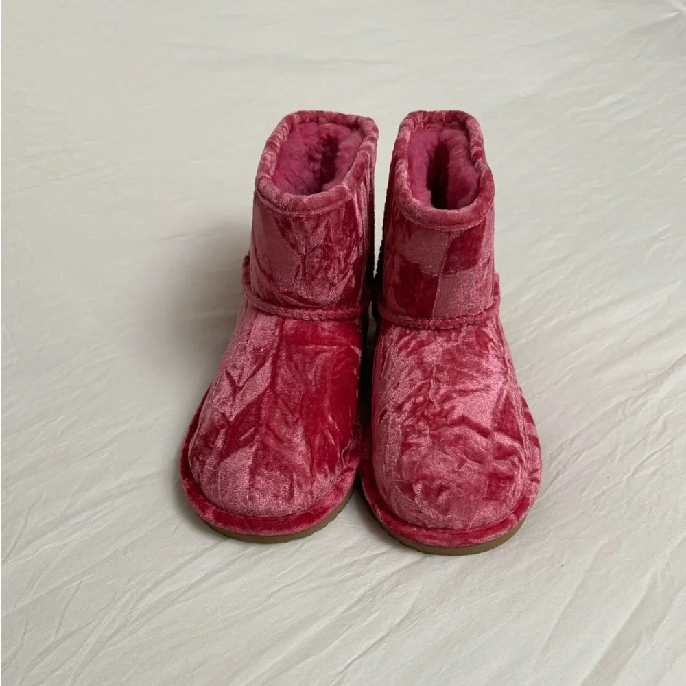 UGG Classic Mini II Velvet Boot Raspberry Sorbet Wool Lining Size 6 Classic